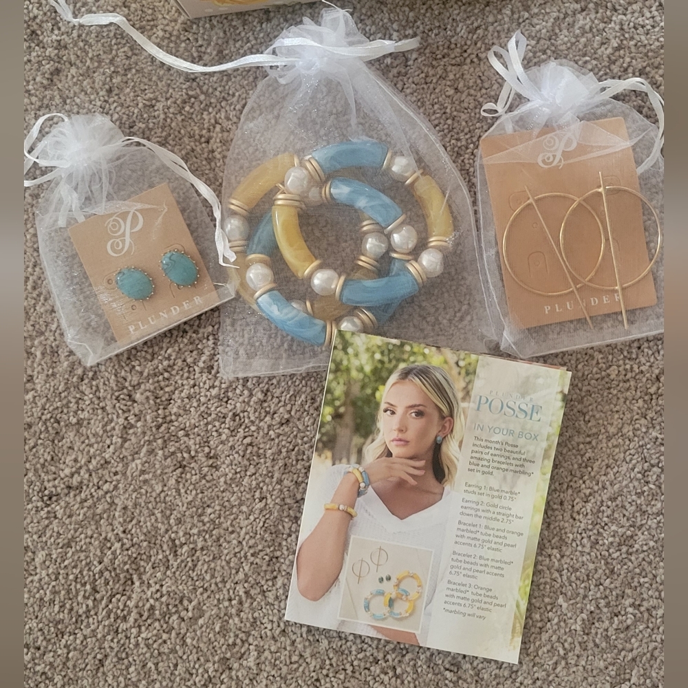 Plunder 2 pair of earrings and bracelets